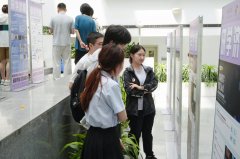 分享了课程正在指导学生、建立宏不雅认知方面